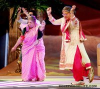 the-cast-of-comedy-nights-with-kapil-shooting-in-dubai-2-150914.jpg